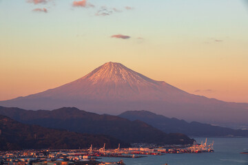 Fototapeta premium 日本平から望む夕暮れ富士