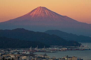 日本平から望む夕暮れ富士