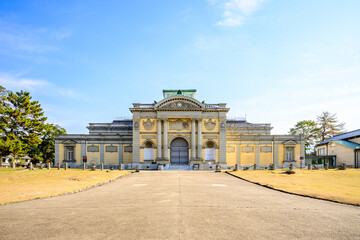【奈良県】奈良市 奈良国立博物館の歴史的建築と青空 (2025/12/02撮影)