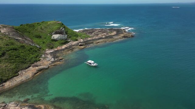 Imagem a&eacute;rea do arquip&eacute;lado das 3 ilhas, para&iacute;so de &aacute;guas cristalinas localizado no litoral da cidade de Guarapari. Sul do estado do Esp&iacute;rito Santo.