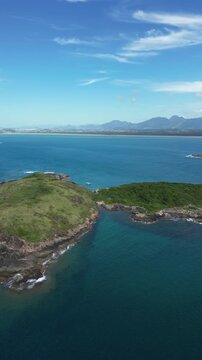 Imagem a&eacute;rea do arquip&eacute;lado das 3 ilhas, para&iacute;so de &aacute;guas cristalinas localizado no litoral da cidade de Guarapari. Sul do estado do Esp&iacute;rito Santo.