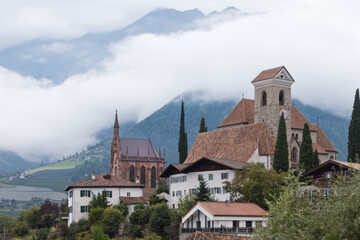 Kirche und Mausoleum in Schenna bei Meran