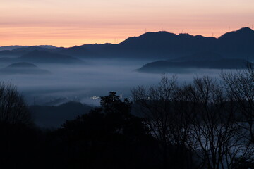 雲海に浮かぶ山々