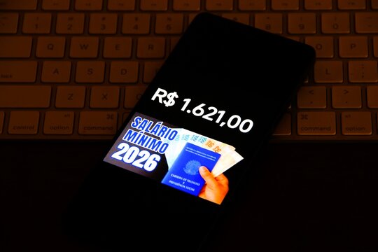 Valor do Sal&aacute;rio M&iacute;nimo Brasileiro em 2026 - R$ 1.621,00 - Brazilian Minimum Wage in 2026 - R$ 1,621.00.	