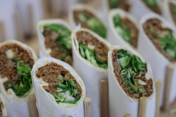Wraps auf einem Buffet