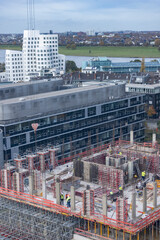 Bauarbeiter arbeiten auf einer Baustelle