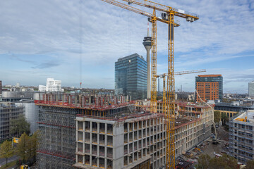 Bauarbeiter arbeiten auf einer Baustelle