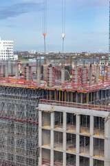 Bauarbeiter arbeiten auf einer Baustelle