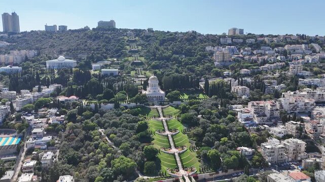 Aerial drone footage of the Bah&aacute;&rsquo;&iacute; Gardens in Haifa, Israel