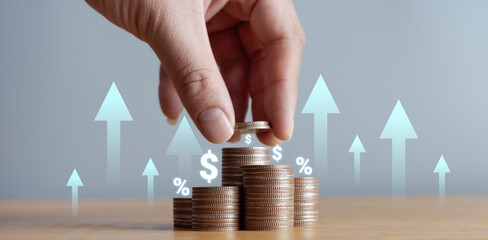 The concepts of saving and investing, the concept of saving money for financial accounting, to be arranged into a graph showing growth. © King N