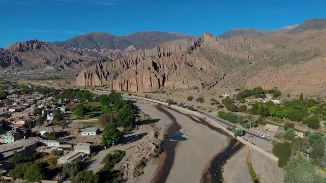 Vista a&eacute;rea con drone de Tilcara en la provincia de Jujuy, Argentina
