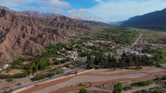 Vista a&eacute;rea con drone de Tilcara en la provincia de Jujuy, Argentina