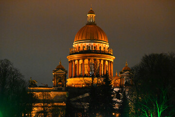 Naklejka premium Saint Isaac Cathedral by night in St. Petersburg, Russia
