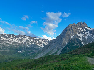 Fototapeta premium Afternoon light in the mountains of France during the summer 