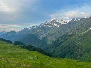 Obraz premium Lush mountain landscape in summer