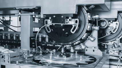 Machine for producing plastic beverage bottles using extrusion method from plastic preformed PET capsules