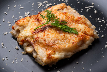 Finocchi gratinati al forno con parmigiano, antipasto vegetariano 
