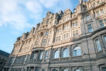 Obraz premium the facade of the building in Edinburgh 