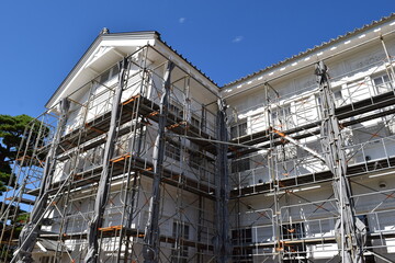 建設工事現場に設置された足場