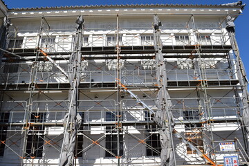建設工事現場に設置された足場