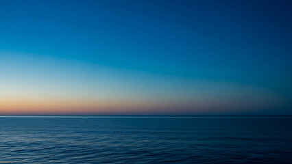 Obraz premium Deep Blue Ocean Horizon at Sunset or Sunrise with Clear Sky Gradient