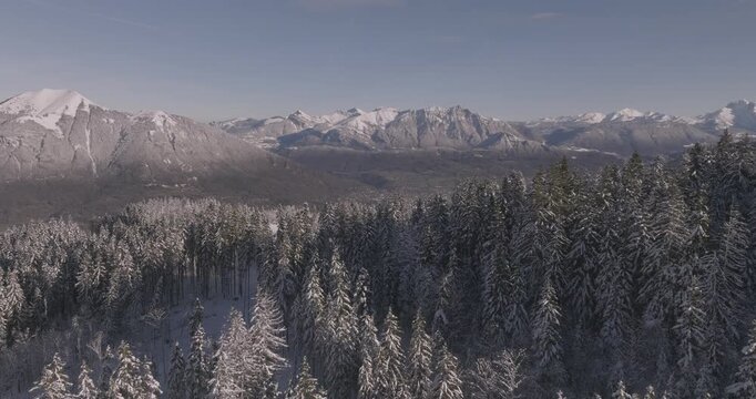Paysage enneig&eacute; montagne vall&eacute;e de l'arve
