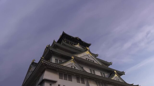 【4K Time-lapse】Fast-Moving Clouds Over Osaka Castle Main Tower at Dusk
