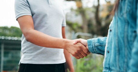 Obraz premium Business people, outdoor and handshake for partnership, trust and sustainability agreement. Shaking hands, support or collaboration with worker for eco friendly negotiation, thank you and b2b deal