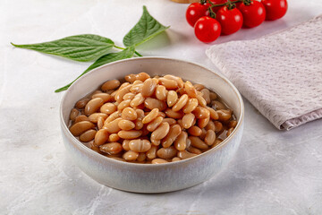 Canned white kidney beans in the bowl
