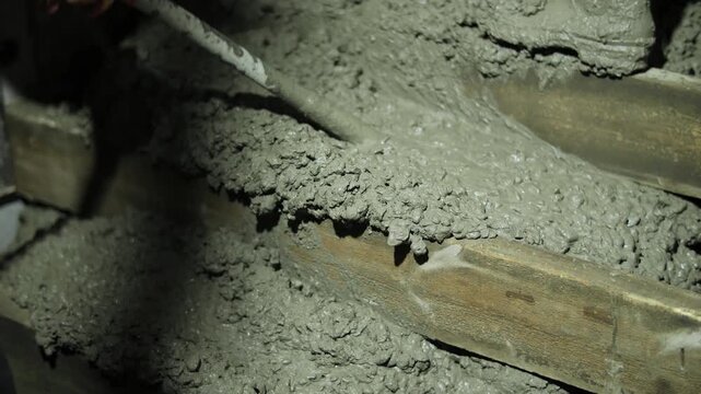 Vibrating fresh concrete during pouring and compaction process