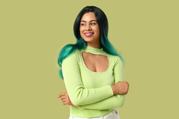 Obraz premium Self-confidence and individuality, young woman with teal hair posing in casual style