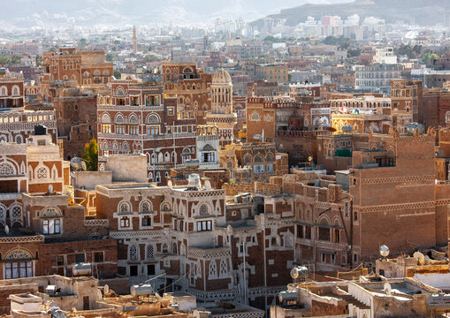 Mosque in the middle of traditional houses in the old city, Amanat Al-Asemah, Sanaa, Yemen