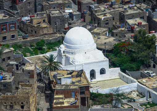 Mosque in the city from Al-Cahira fortress aka Cairo Castle, Janad Region, Taiz, Yemen