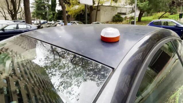 Baliza V16 homologada y obligatoria con geolocalizaci&oacute;n para aver&iacute;a, accidente y emergencia coche y conectada con dgt