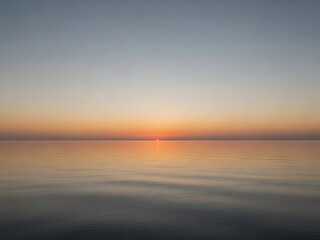 Fototapeta premium Minimalist Ocean Horizon Pastel Sunset Seascape