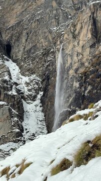  Breathtaking winter scenery of beautiful Vasudhara Waterfall in Himalayas 4k.