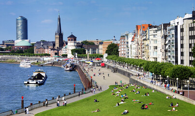 D&uuml;sseldorf,  Rheinufer