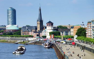 D&uuml;sseldorf, Rheinufer