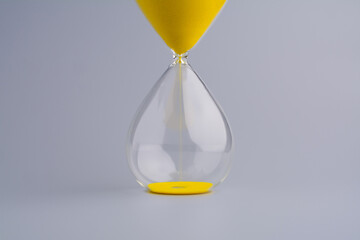 The hourglass; time limitations; the laws of time and its application; the concept of time and using time effectively.