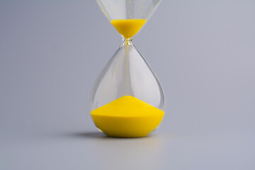 The hourglass; time limitations; the laws of time and its application; the concept of time and using time effectively.