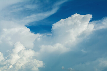 The sky and clouds during the day, clear skies, and the change of weather in winter.