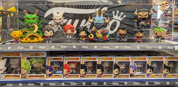 Mu&ntilde;ecos de Dragon Ball de Funko en la jugueter&iacute;a Juguettos en Legan&eacute;s (Madrid), Espa&ntilde;a, 11 de diciembre de 2025