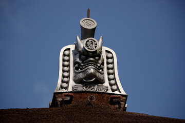 A beautifully sculpted Onigawara decorates the ridge, reflecting centuries of Japanese tradition