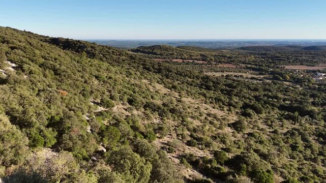 Vue depuis le Pic St Loup, Herault, France. 