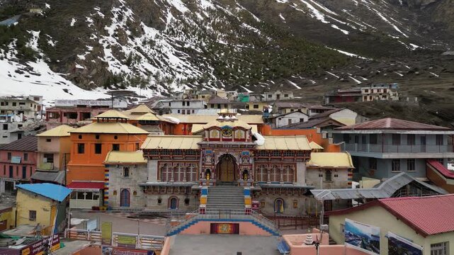 houses on the mountain drone badrinath 