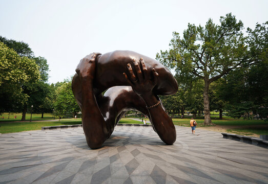 Boston, MA - USA - 08-04-2025: The Embrace, by artist Hank Willis Thomas, inspired by Martin Luther King and Coretta Scott King,  in Boston Common
