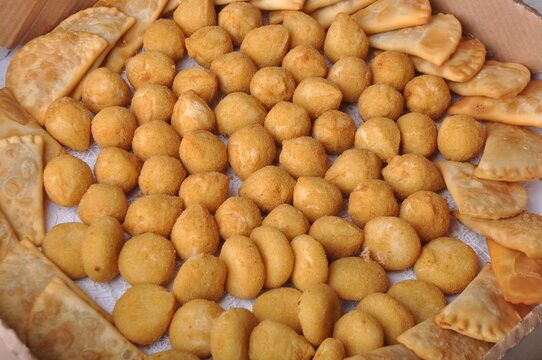 coxinhas e pasteis fritos 
