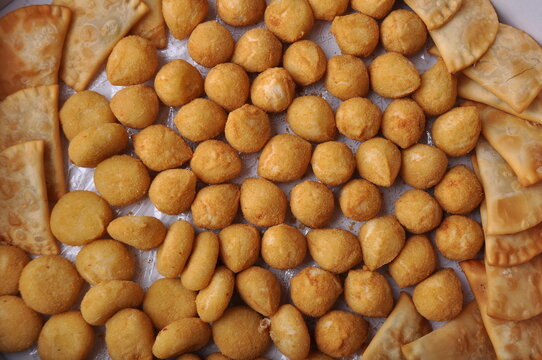 coxinhas e pasteis fritos 