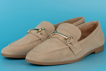 Naklejka premium High-quality loafers placed on a blue background for display