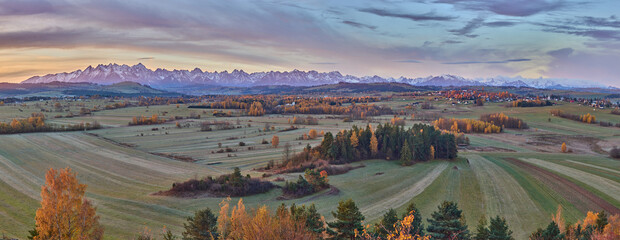Podhale - panorama na Tatry.  © filozofgrecki